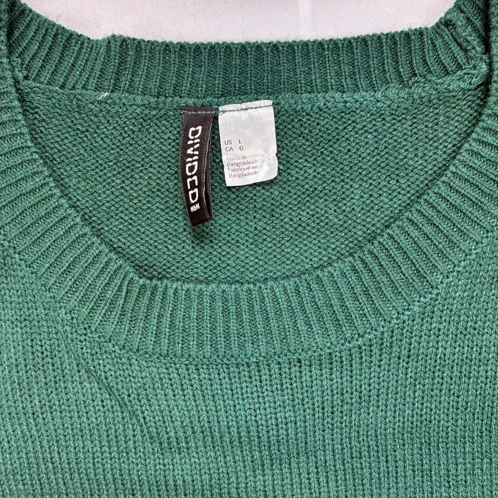 H&M Ladie's Forrest Green Crew Neck Slightly Cropped, Oversized Sweater